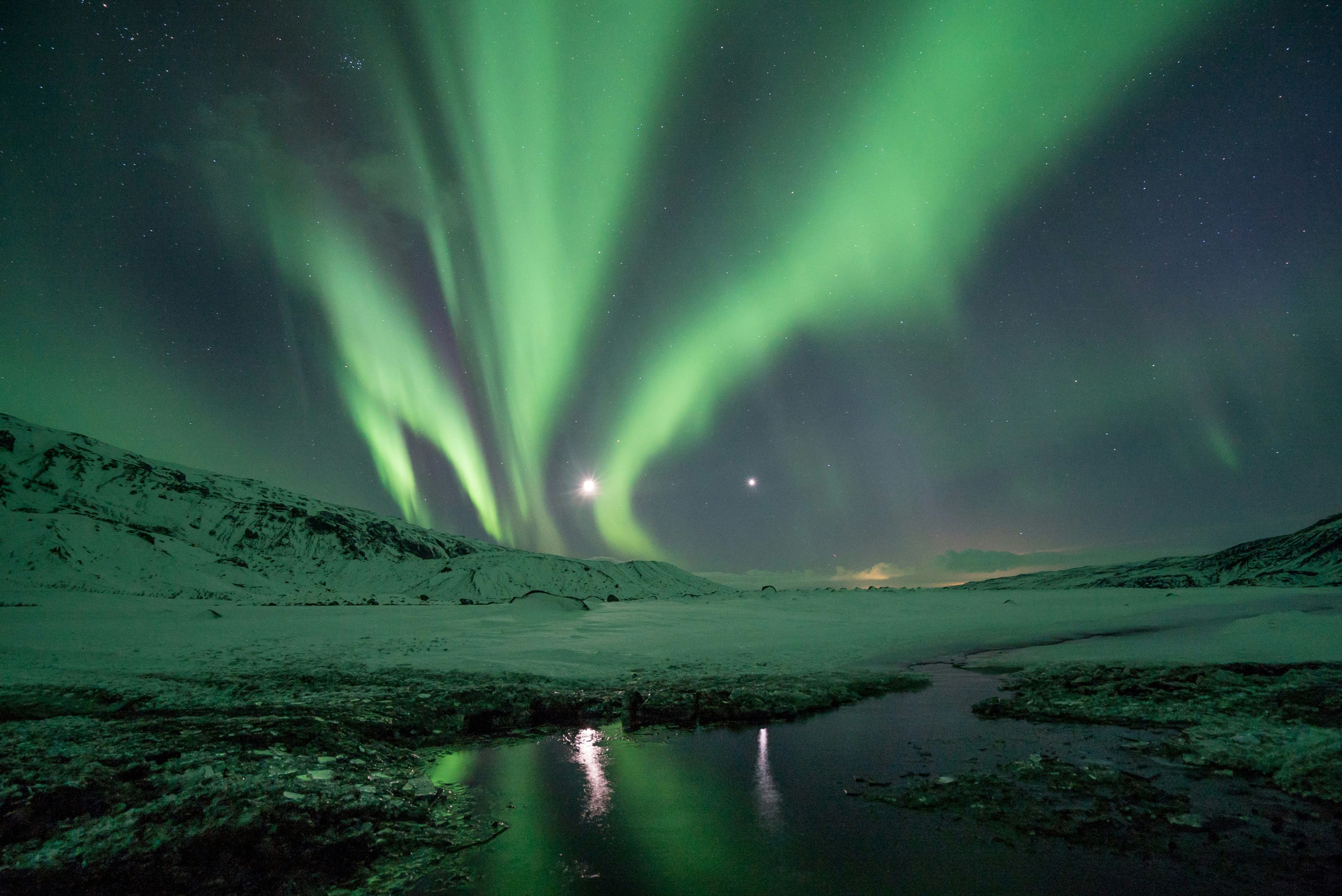 ¡Únete a nuestro viaje grupal a Islandia este 2025 para presenciar las mágicas auroras boreales!